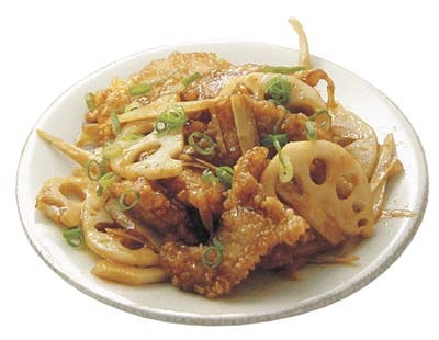 三元豚使用豚ヒレ肉と根菜の黒酢和え