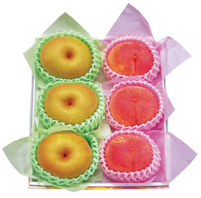 ●茨城県産・他幸水梨(3個)●福島県産・他もも(3個)〈化粧箱〉