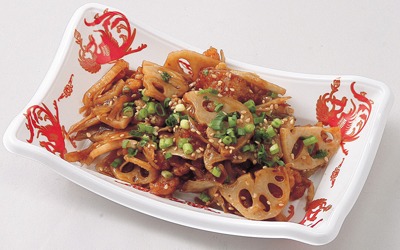 三元豚使用 豚ひれ根菜黒酢和え